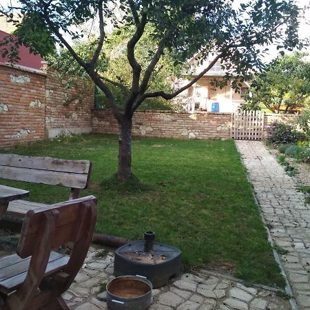 Ubytovaní U lomu Mikulov Exterior foto