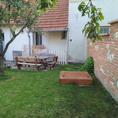 Ubytovaní U lomu Mikulov Exterior foto